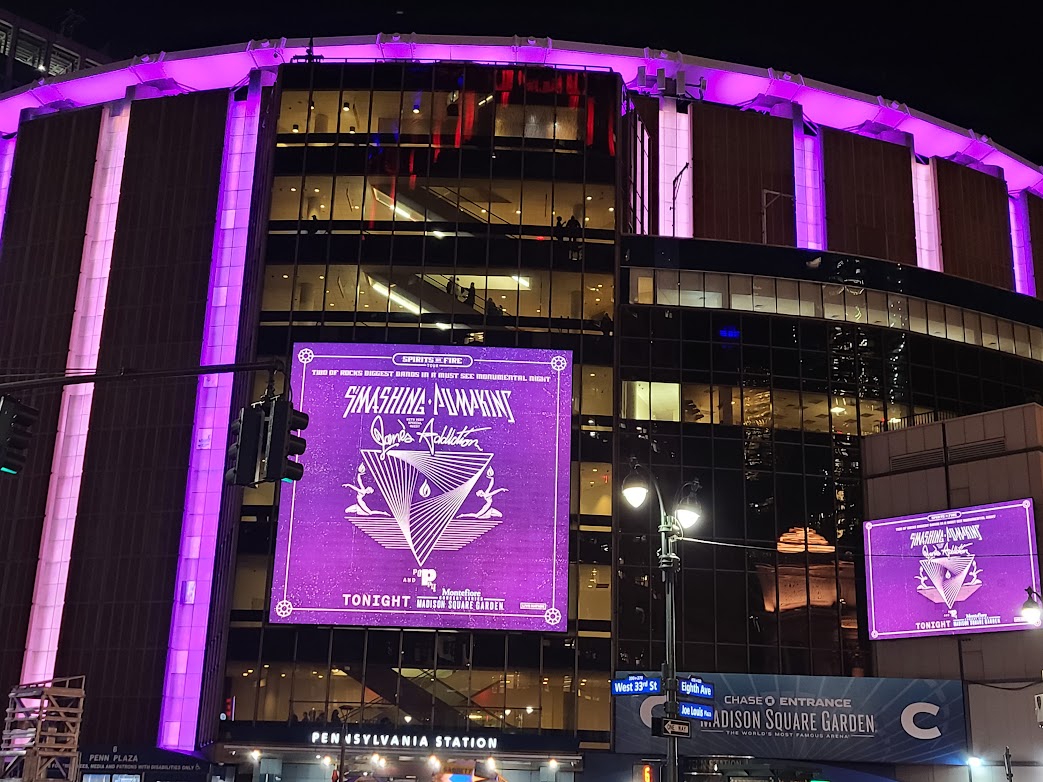 SmashingPumpkins2022-10-19MadisonSquareGardenNYC (2).jpg